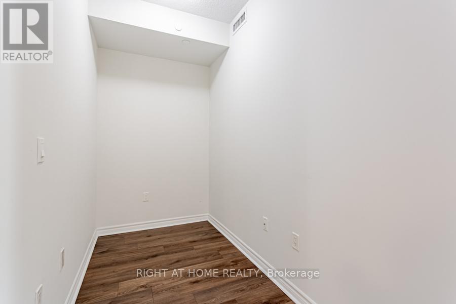 210 - 349 Rathburn Road W, Mississauga, Ontario  L5B 0C8 - Photo 16 - W12577296