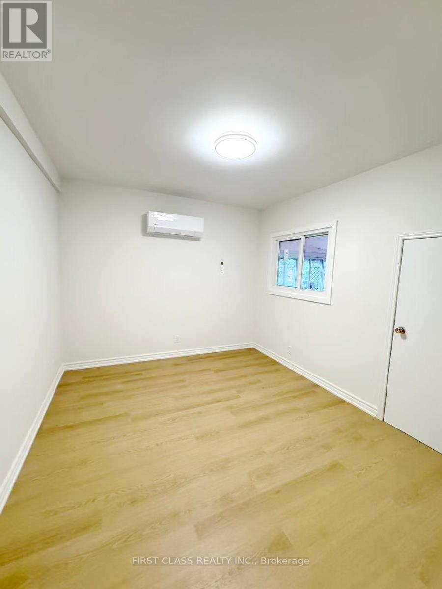 Main - 741 Proctor Road, Burlington, Ontario  L7R 3E5 - Photo 15 - W12577316