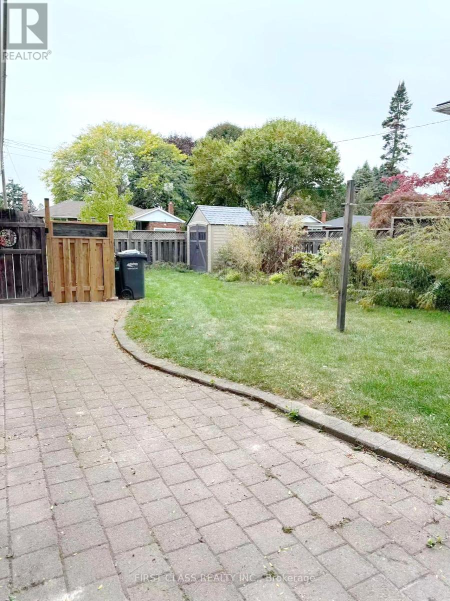 Main - 741 Proctor Road, Burlington, Ontario  L7R 3E5 - Photo 2 - W12577316