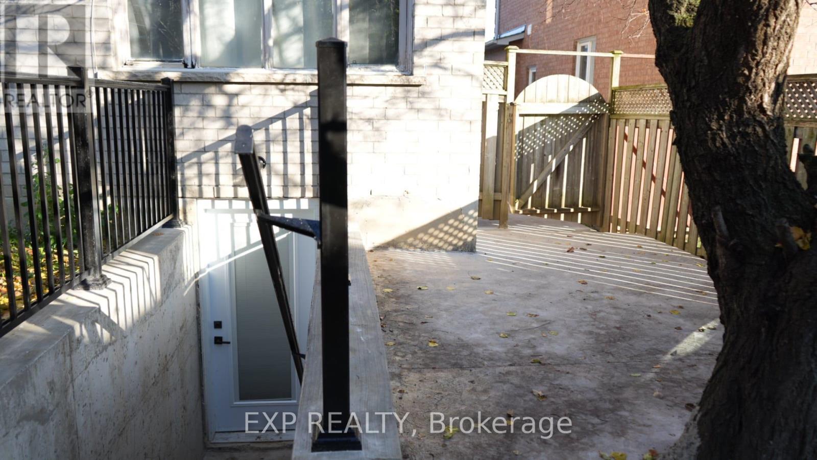 154 Bristol Road E, Mississauga, Ontario  L4Z 3V3 - Photo 3 - W12577320