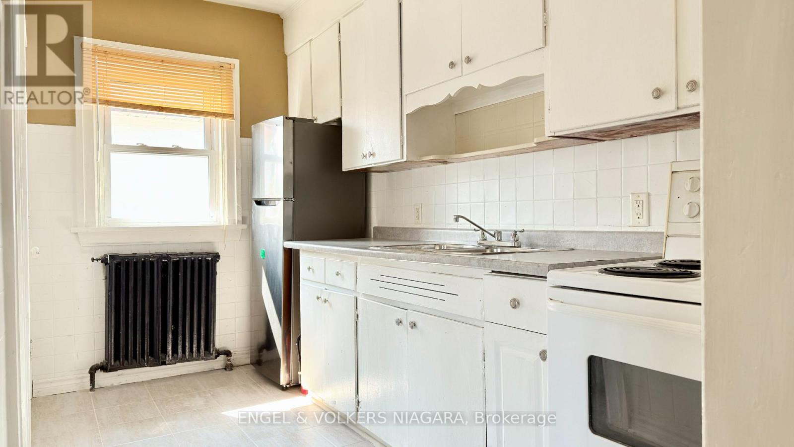 5038 Huron Street, Niagara Falls, Ontario  L2E 2J7 - Photo 7 - X12530246