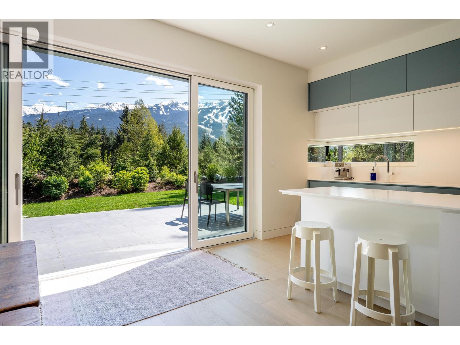 6187 Eagle Drive, Whistler, British Columbia  V8E 0C6 - Photo 5 - R3070221