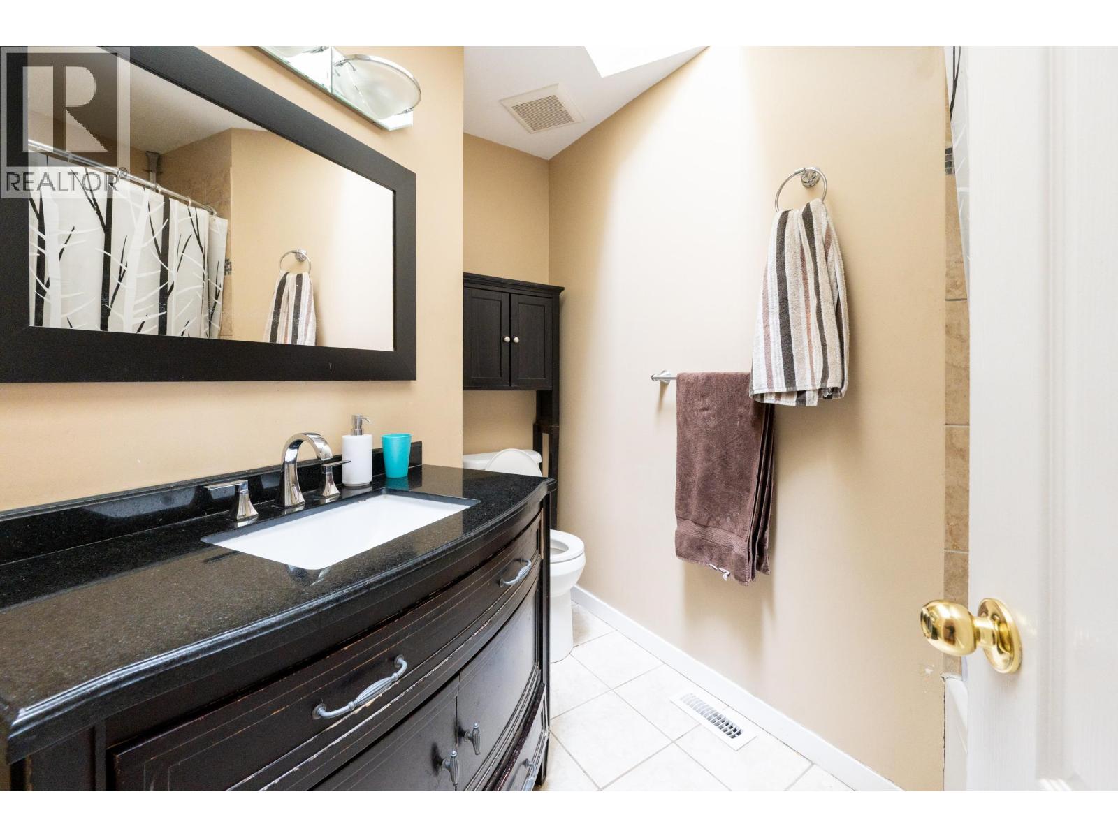 102 Viscount Place, New Westminster, British Columbia  V3M 6L4 - Photo 24 - R3070224