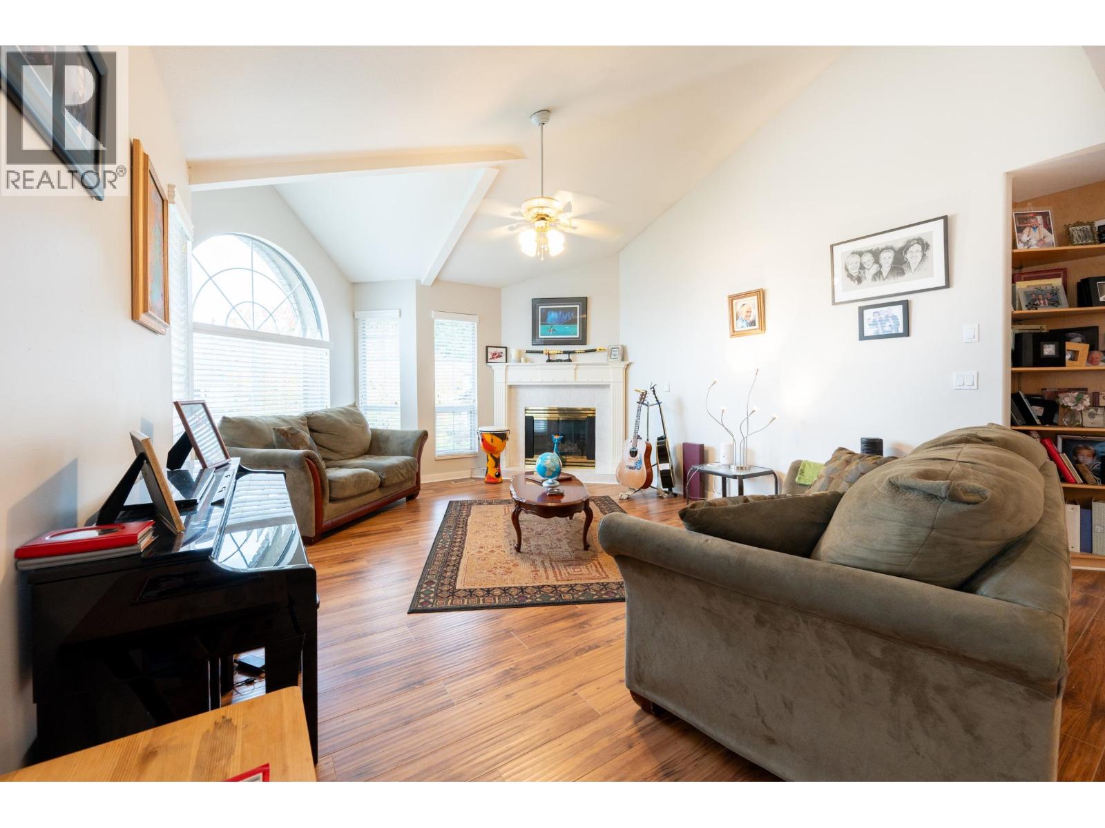 102 Viscount Place, New Westminster, British Columbia  V3M 6L4 - Photo 4 - R3070224