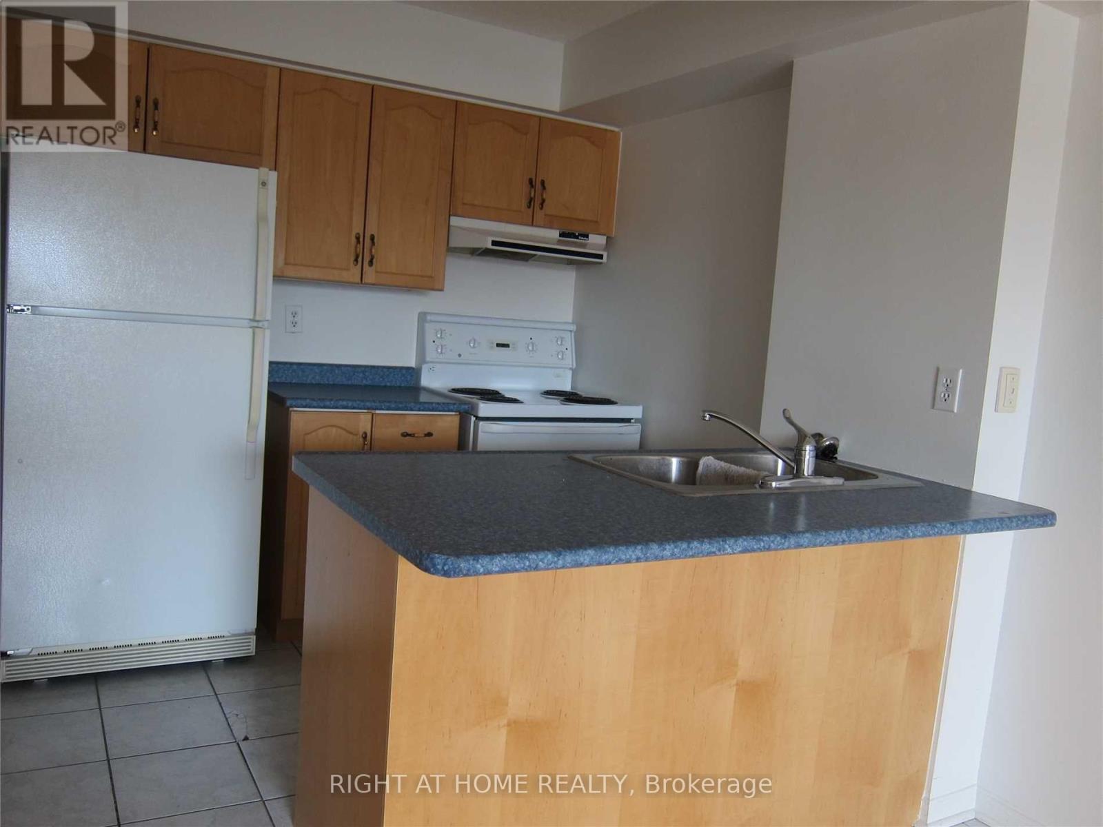 208 - 32 Tannery Street, Mississauga, Ontario  L5M 6T6 - Photo 3 - W12577306