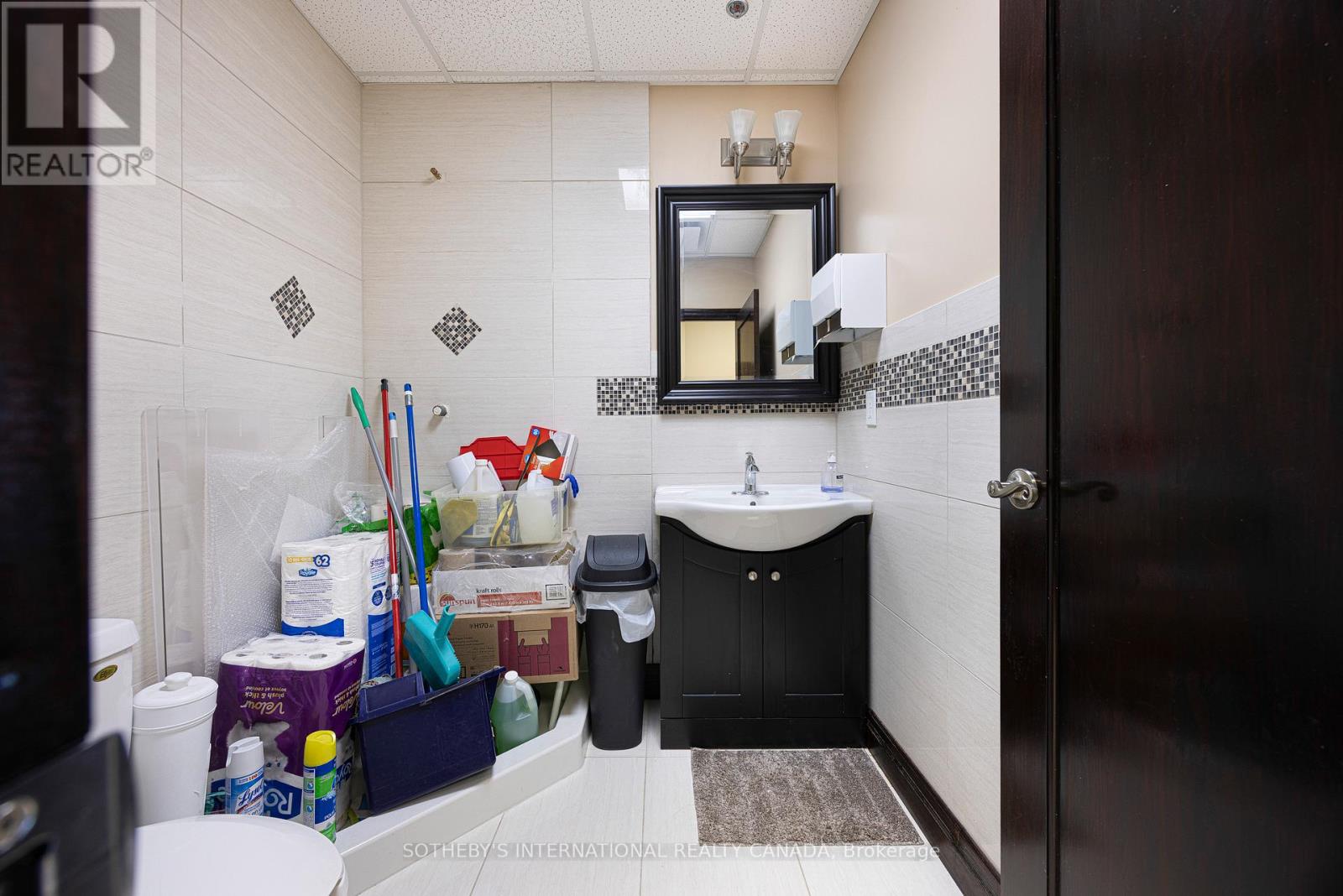 114 - 1065 Canadian Place, Mississauga, Ontario  L4W 0C2 - Photo 15 - W12577324