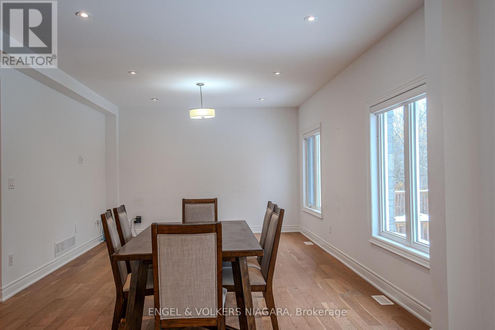 Main Level - 7171 Lionshead Avenue, Niagara Falls, Ontario L2G 0A6 - Photo 10 - X12577338