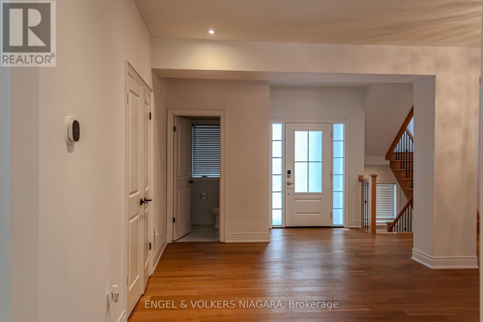 Main Level - 7171 Lionshead Avenue, Niagara Falls, Ontario L2G 0A6 - Photo 2 - X12577338