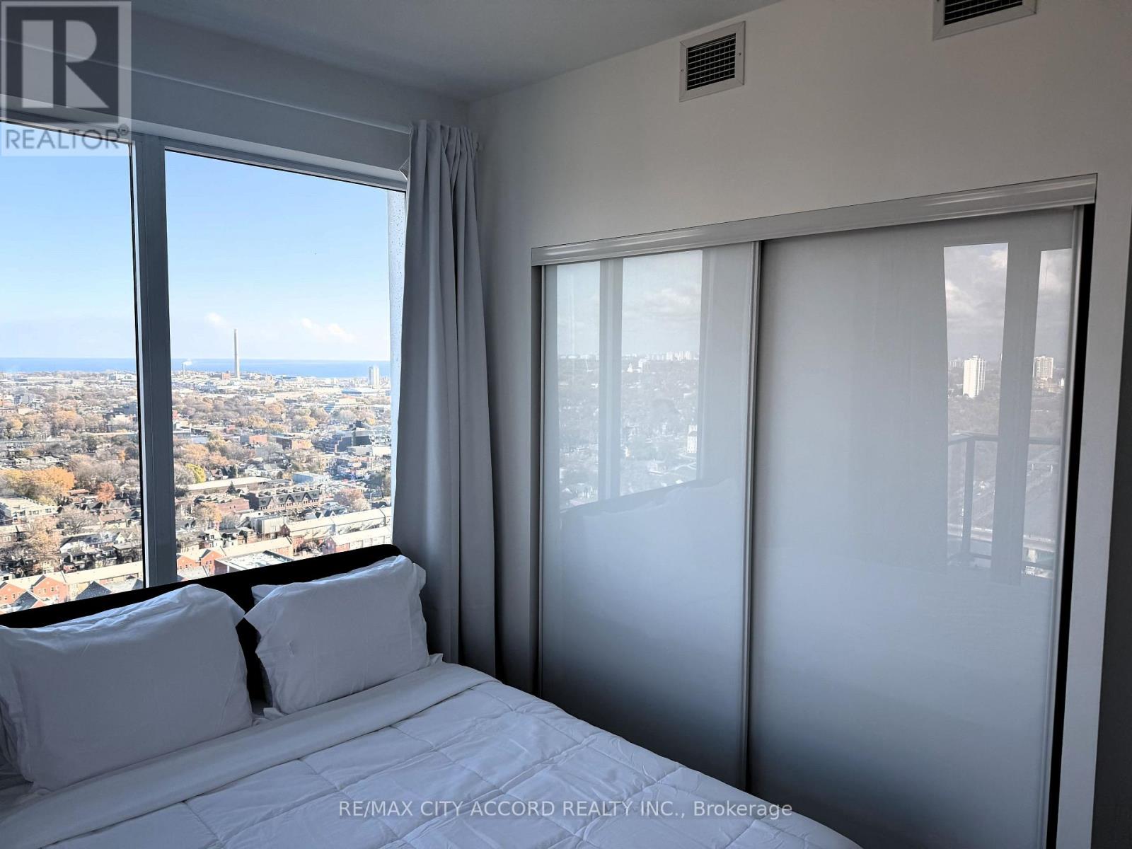 2812 - 5 Defries Street, Toronto, Ontario  M5A 0W7 - Photo 4 - C12577362