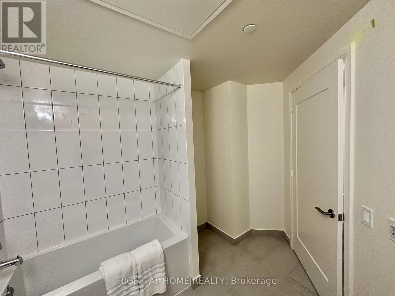 1815 - 9000 Jane Street, Vaughan, Ontario  L4K 0M6 - Photo 11 - N12577342