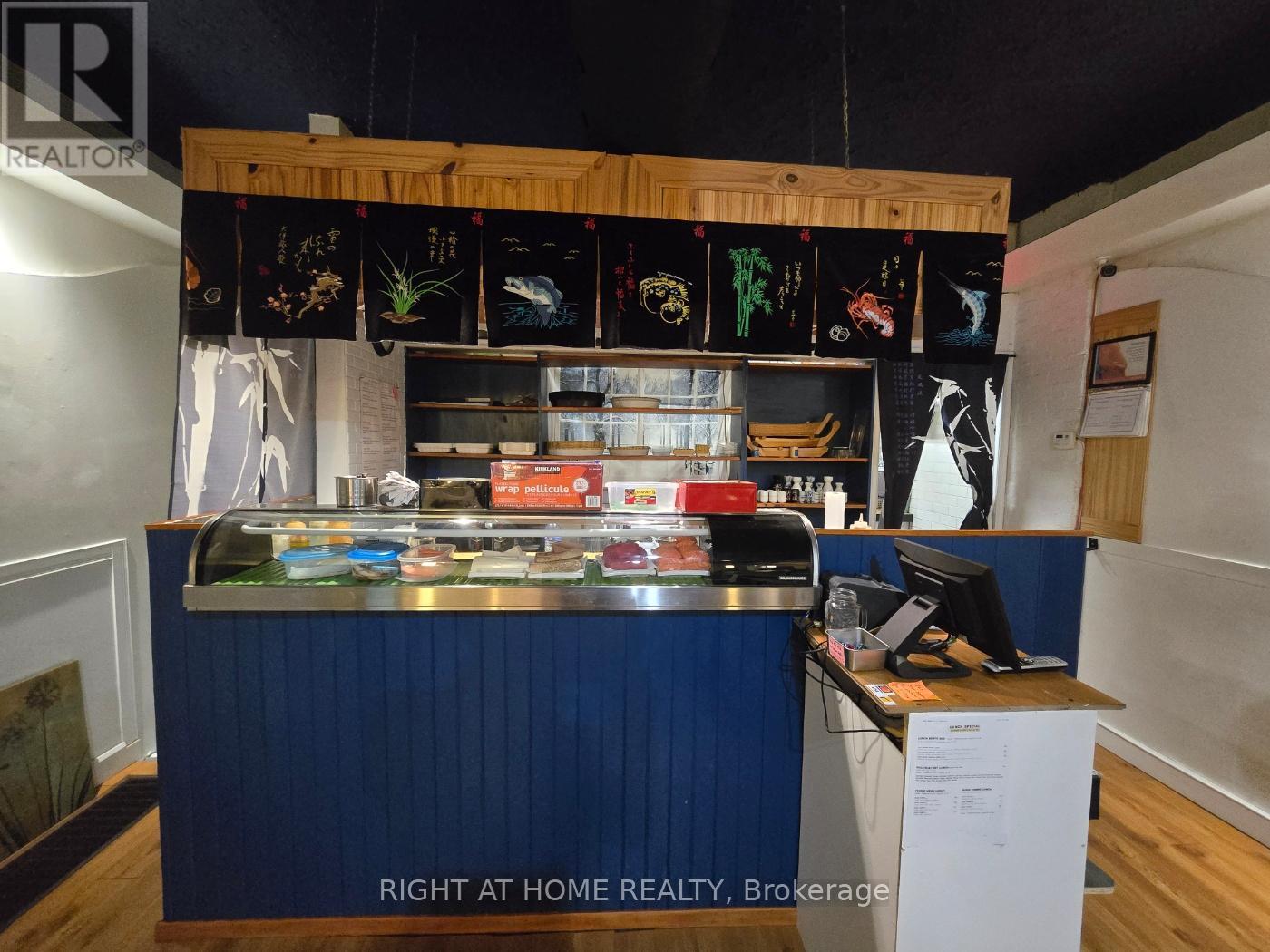 170 The Queensway Way, Toronto, Ontario M8Y 1J3 - Photo 3 - W12577336