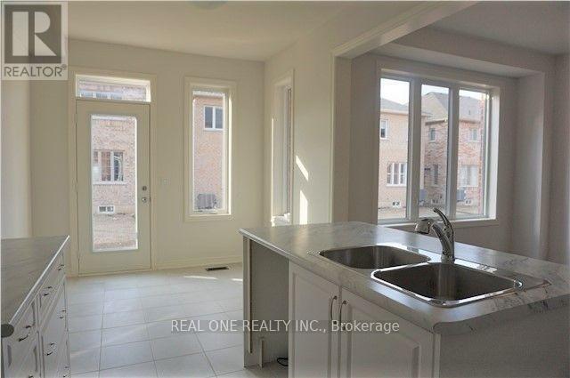 1619 Sorensen Court, Milton, Ontario  L9E 1G8 - Photo 8 - W12577354