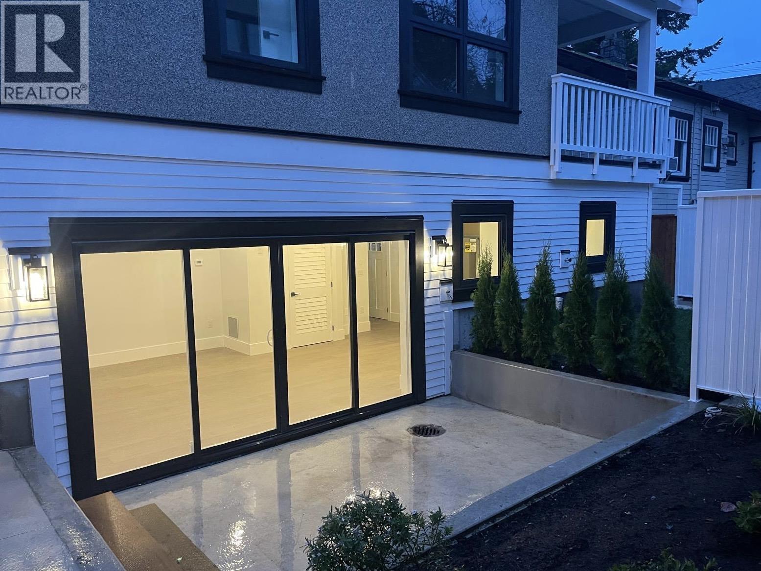 A 2735 W 8TH AVENUE, Vancouver, British Columbia