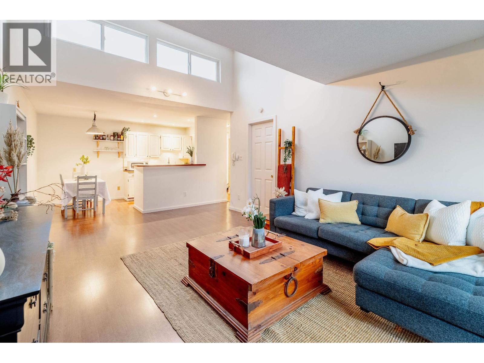 319 206 E 15th Street, North Vancouver, British Columbia  V7L 2R3 - Photo 1 - R3069861