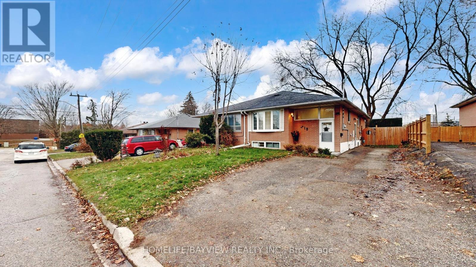 Main Floor - 218 Cherrywood Drive, Newmarket, Ontario  L3Y 2X8 - Photo 2 - N12577328