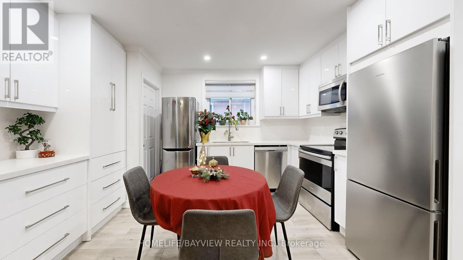 Main Floor - 218 Cherrywood Drive, Newmarket, Ontario  L3Y 2X8 - Photo 9 - N12577328