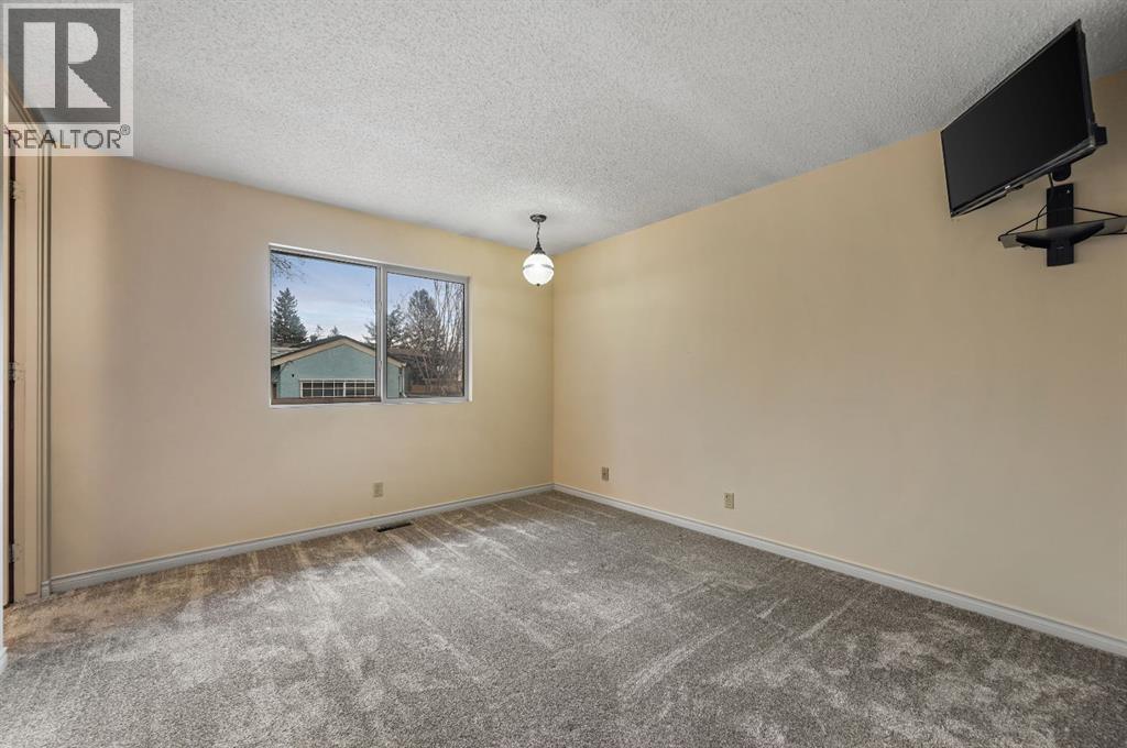 328 Norseman Road Nw, Calgary, Alberta  T2K 5M5 - Photo 9 - A2270434