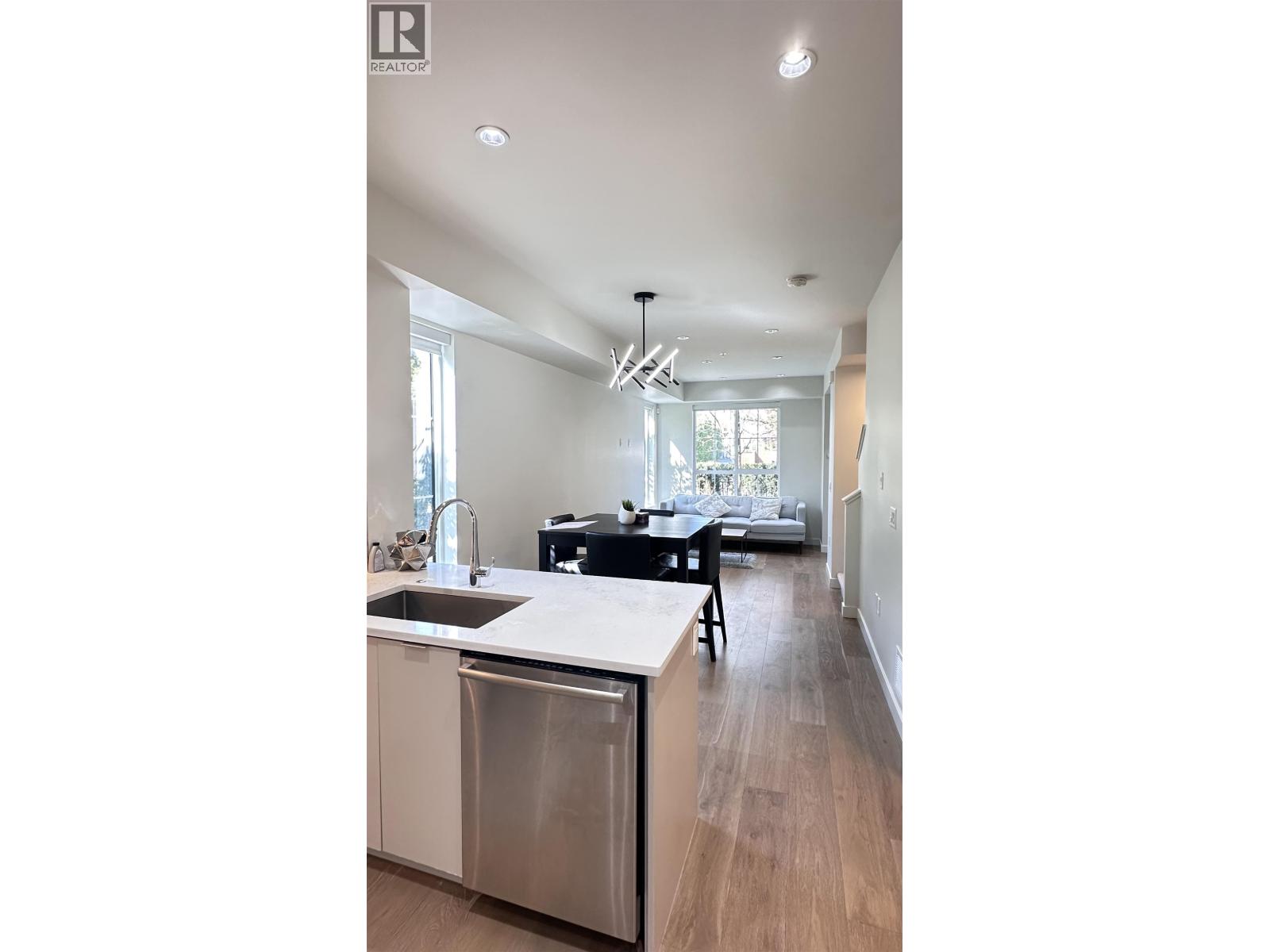 Listing Picture 7 of 34 : 8588 OSLER STREET, Vancouver / 溫哥華 - 魯藝地產 Yvonne Lu Group - MLS Medallion Club Member