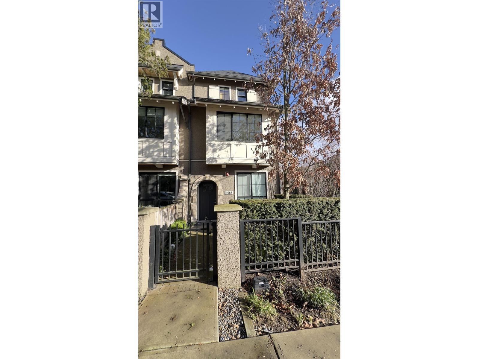 Listing Picture 2 of 34 : 8588 OSLER STREET, Vancouver / 溫哥華 - 魯藝地產 Yvonne Lu Group - MLS Medallion Club Member