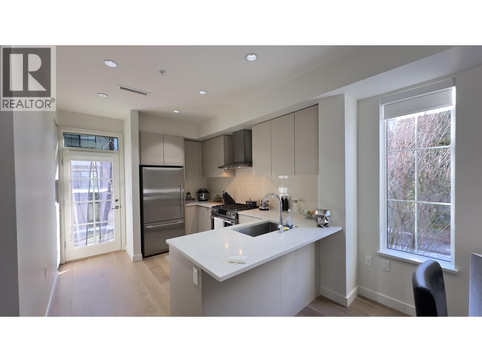 Listing Picture 4 of 34 : 8588 OSLER STREET, Vancouver / 溫哥華 - 魯藝地產 Yvonne Lu Group - MLS Medallion Club Member