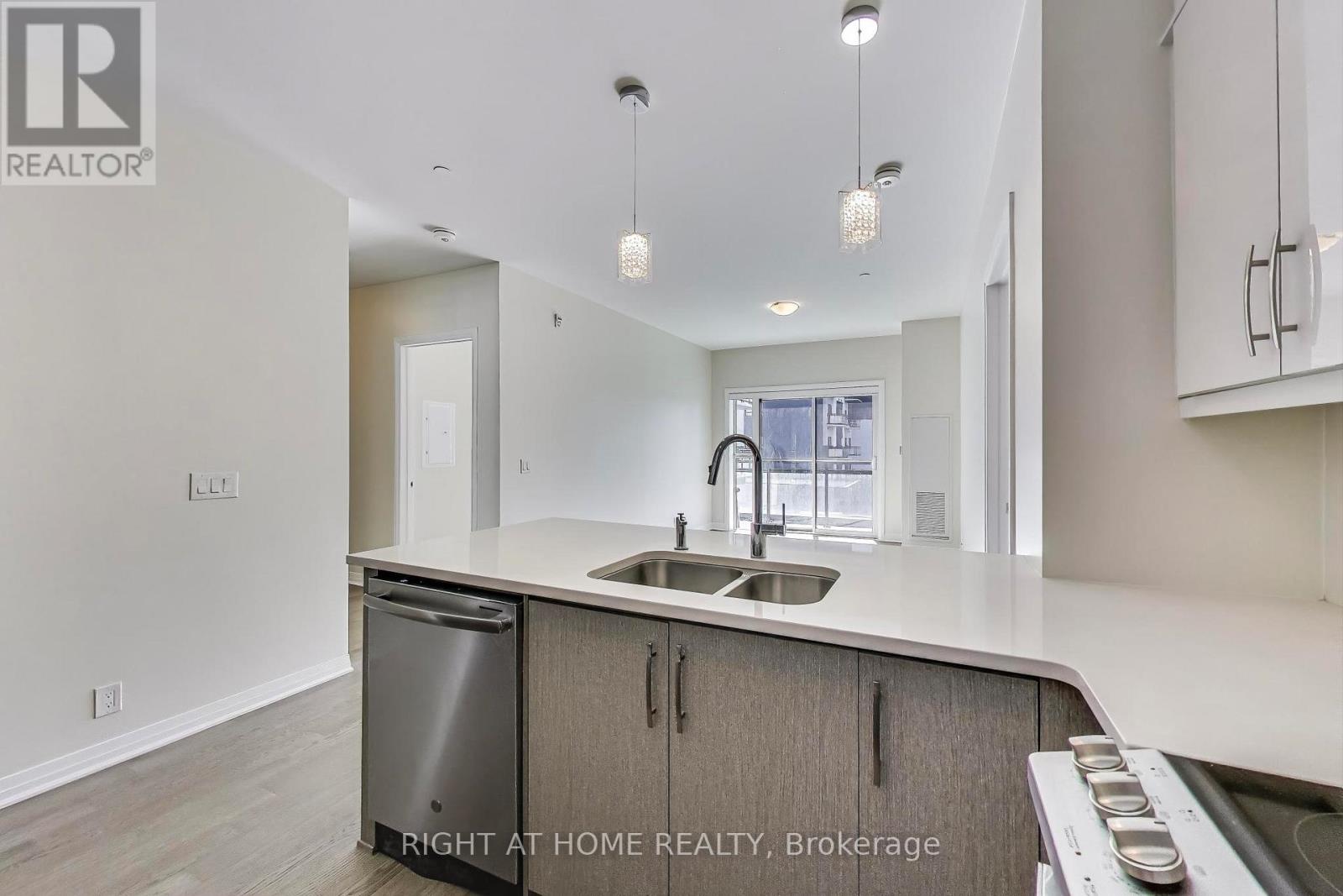 401 - 102 Grovewood Common Circle, Oakville, Ontario  L6H 0X2 - Photo 18 - W12577380