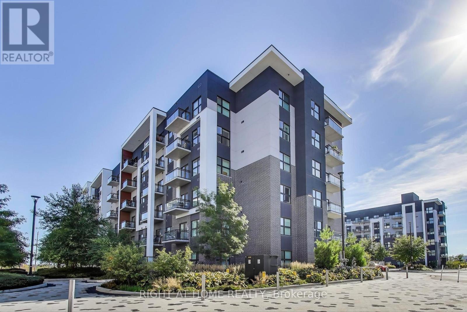 401 - 102 Grovewood Common Circle, Oakville, Ontario  L6H 0X2 - Photo 3 - W12577380