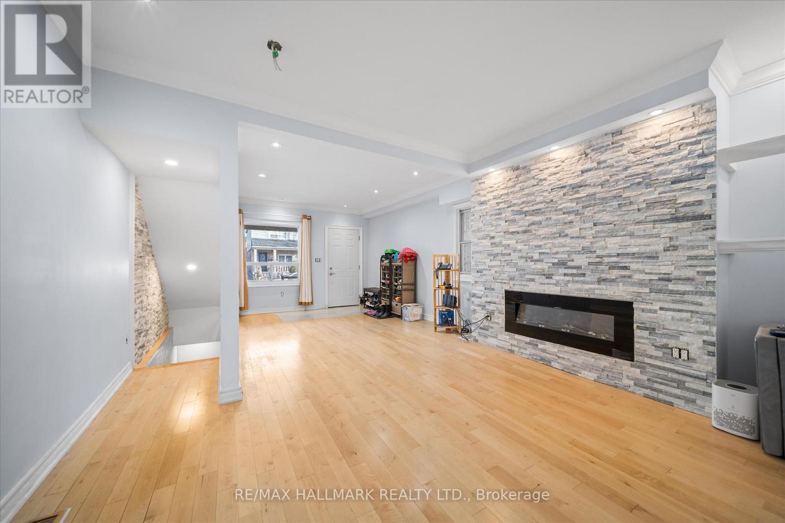 160 Silverthorn Avenue, Toronto, Ontario  M6N 3K3 - Photo 10 - W12577382