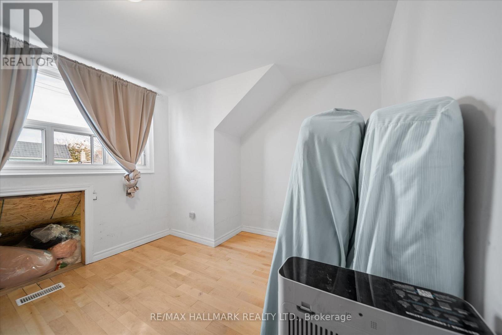 160 Silverthorn Avenue, Toronto, Ontario  M6N 3K3 - Photo 19 - W12577382