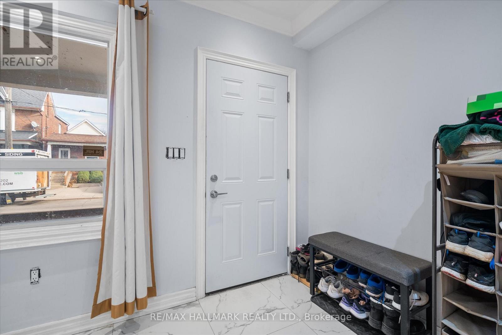 160 Silverthorn Avenue, Toronto, Ontario  M6N 3K3 - Photo 6 - W12577382