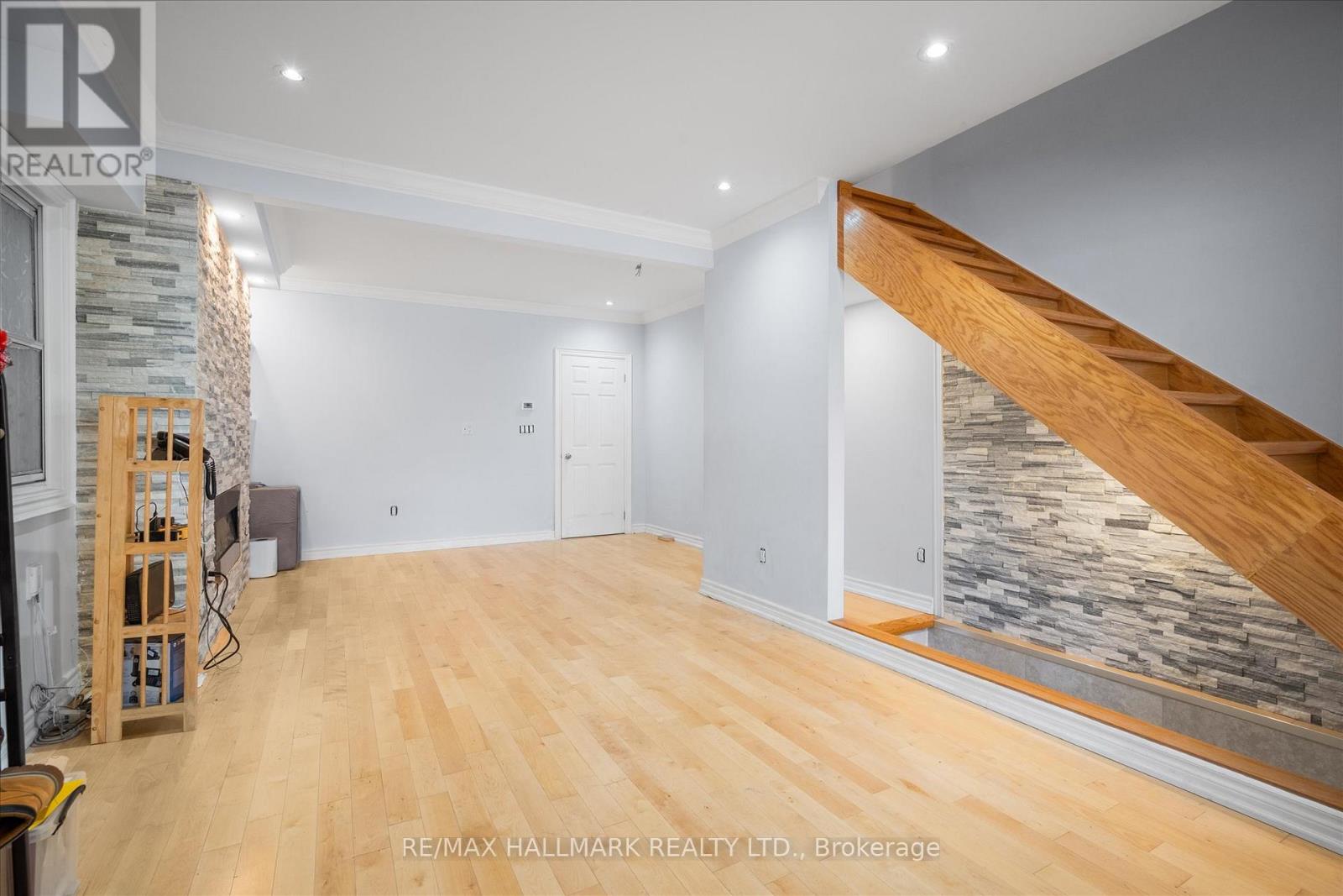 160 Silverthorn Avenue, Toronto, Ontario  M6N 3K3 - Photo 7 - W12577382