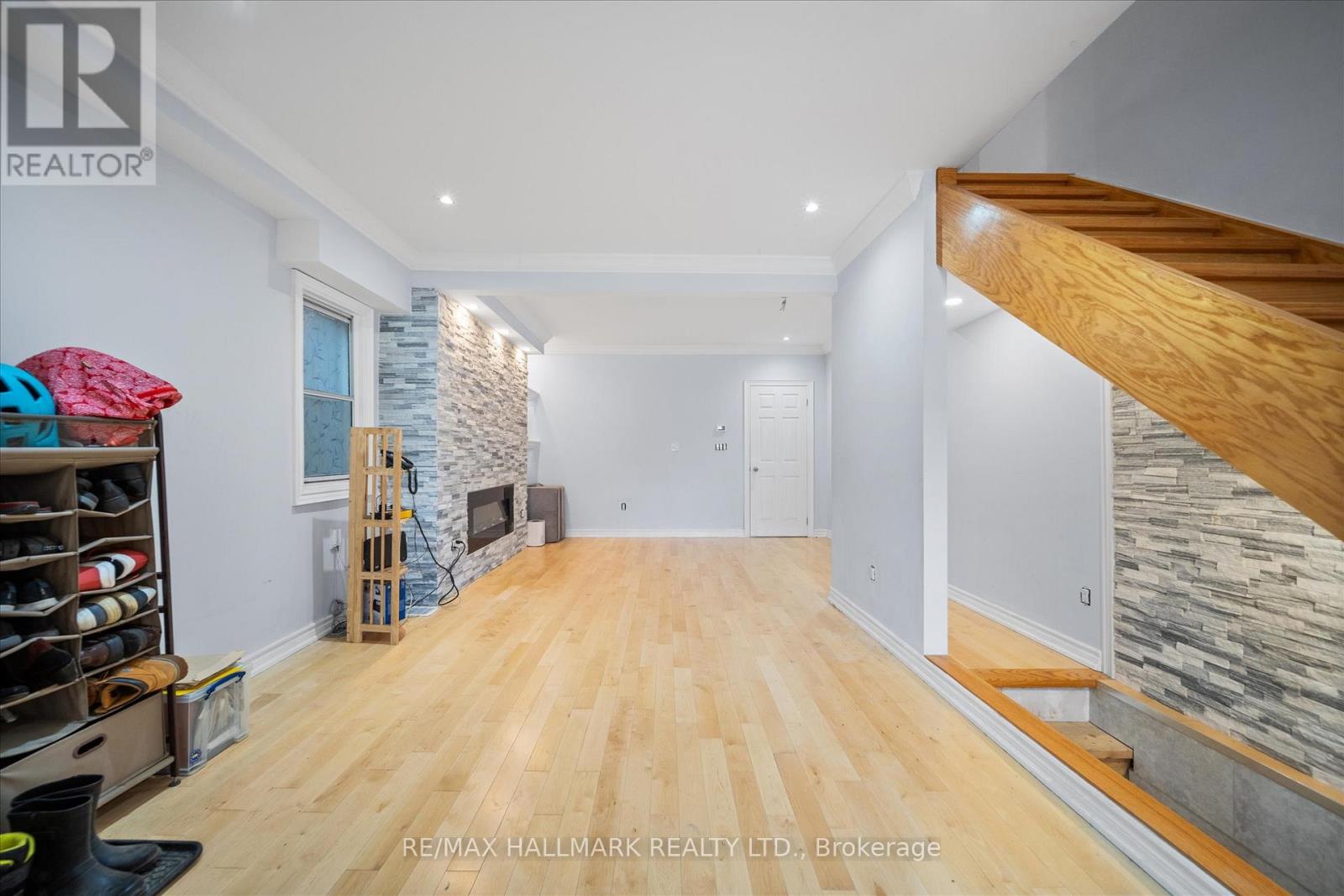 160 Silverthorn Avenue, Toronto, Ontario  M6N 3K3 - Photo 8 - W12577382