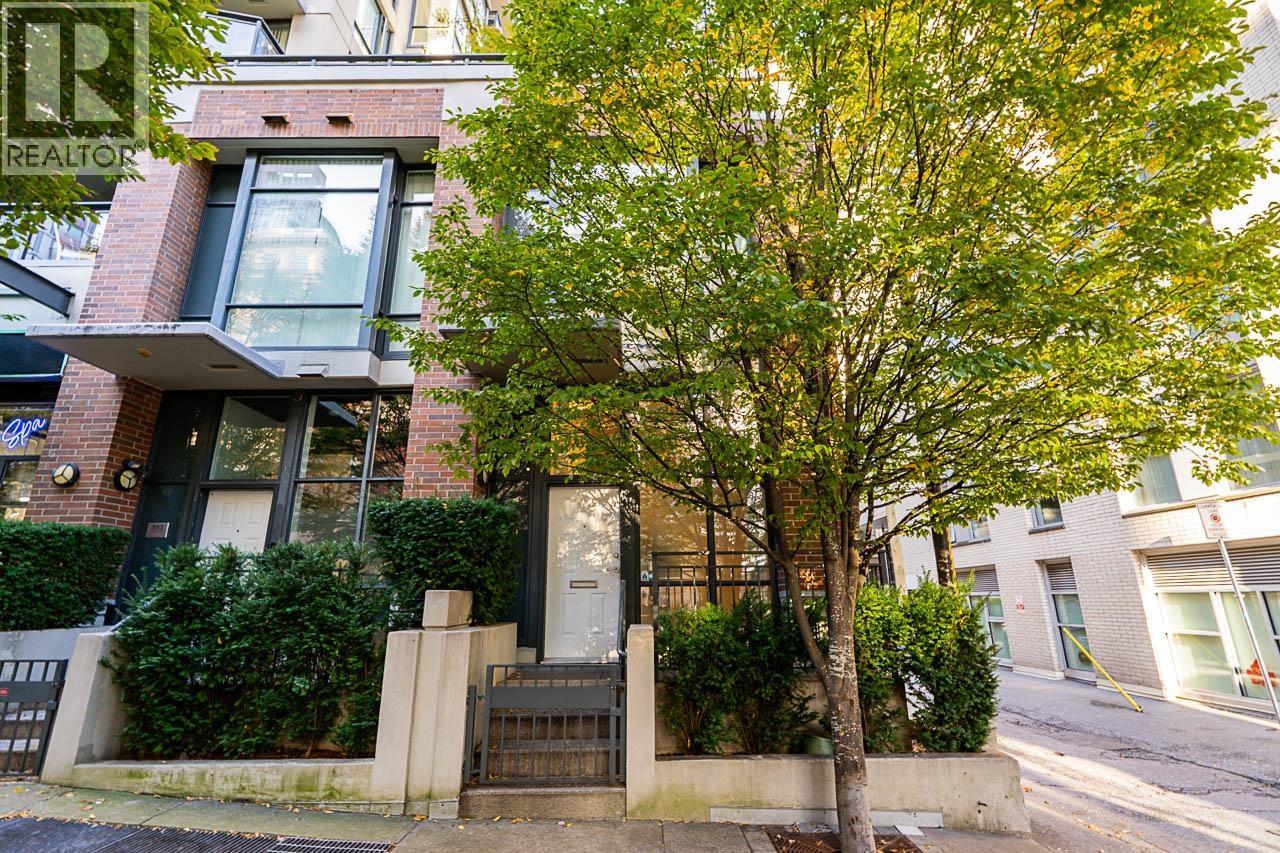 555 HELMCKEN STREET, Vancouver, British Columbia