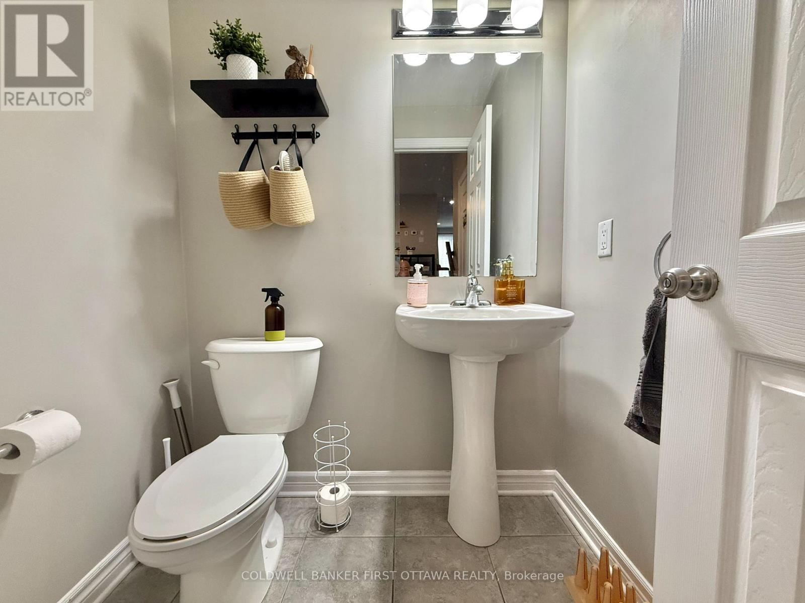 300 Tourmaline Crescent, Ottawa, Ontario  K2J 3T9 - Photo 4 - X12577398