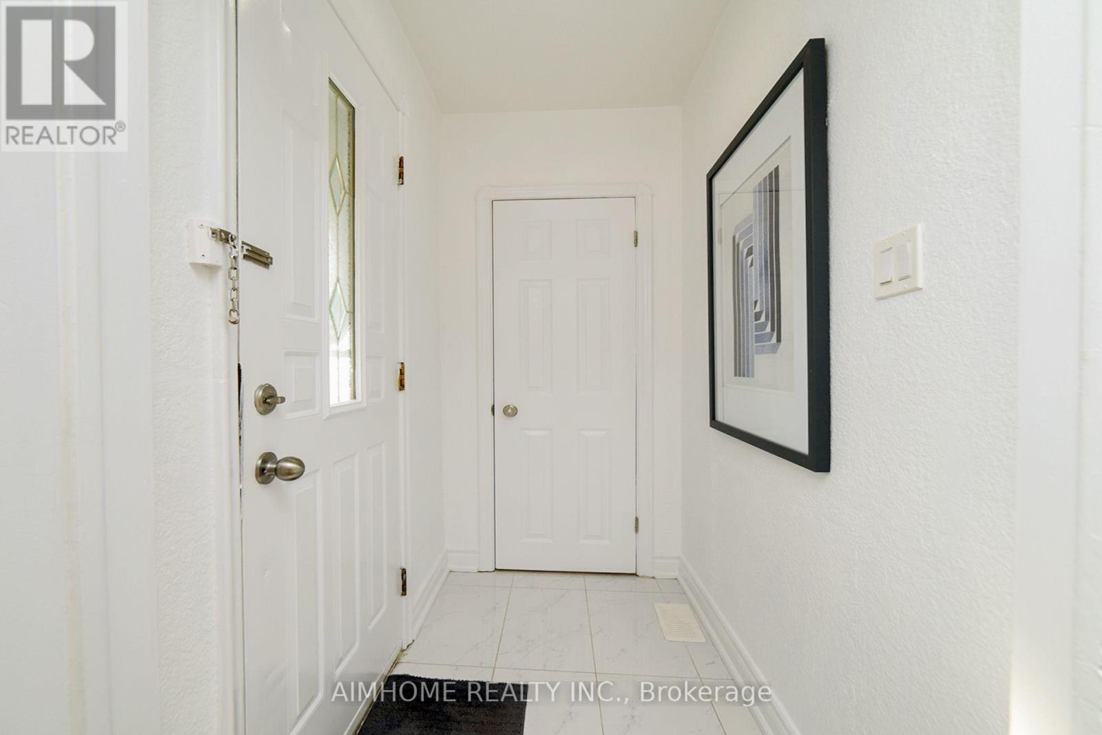 18 Ilfracombe Crescent, Toronto, Ontario  M1R 3R8 - Photo 4 - E12570590