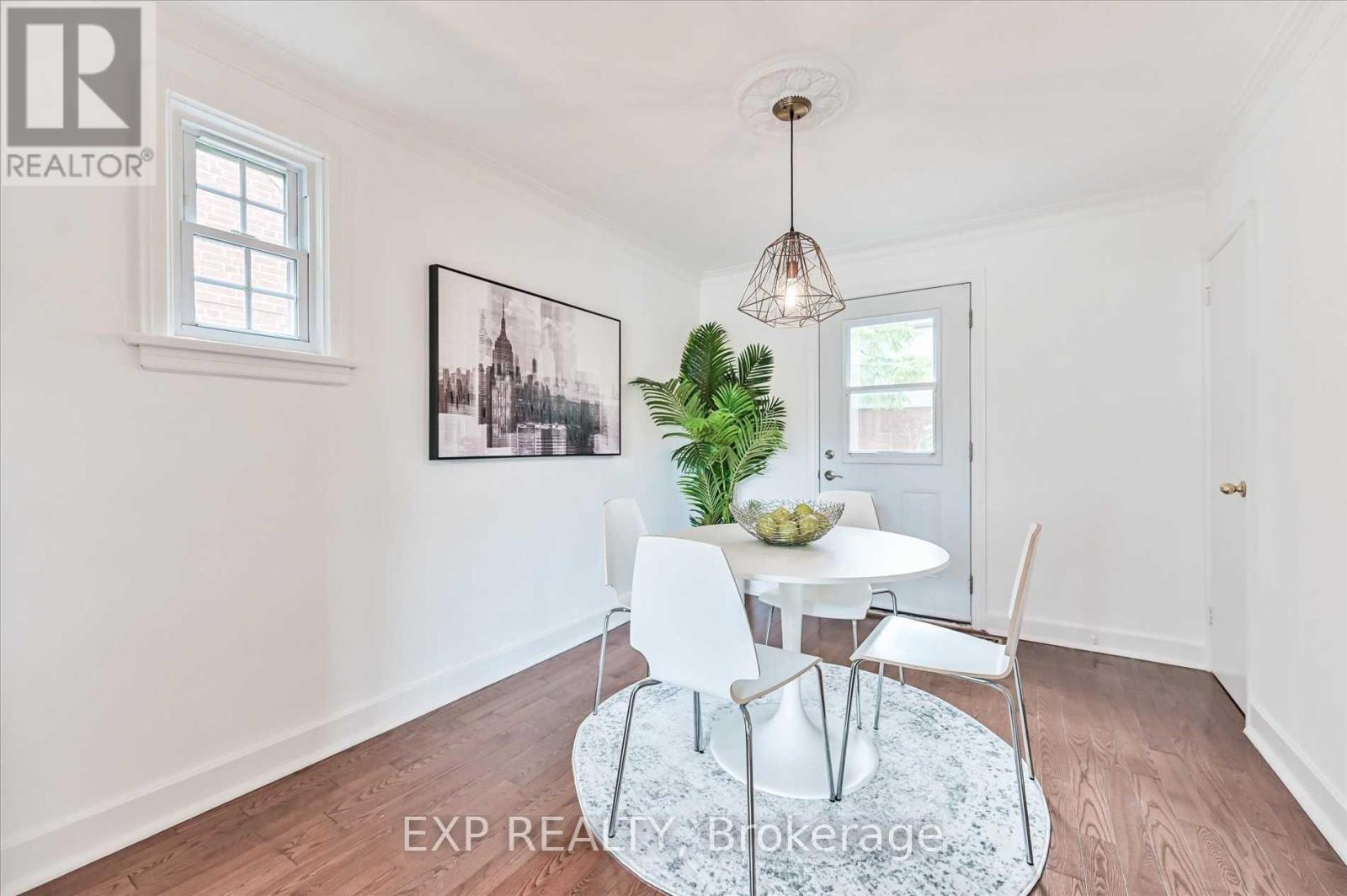 40 Plaxton(Upper Level) Drive, Toronto, Ontario  M4B 2P9 - Photo 11 - E12577404