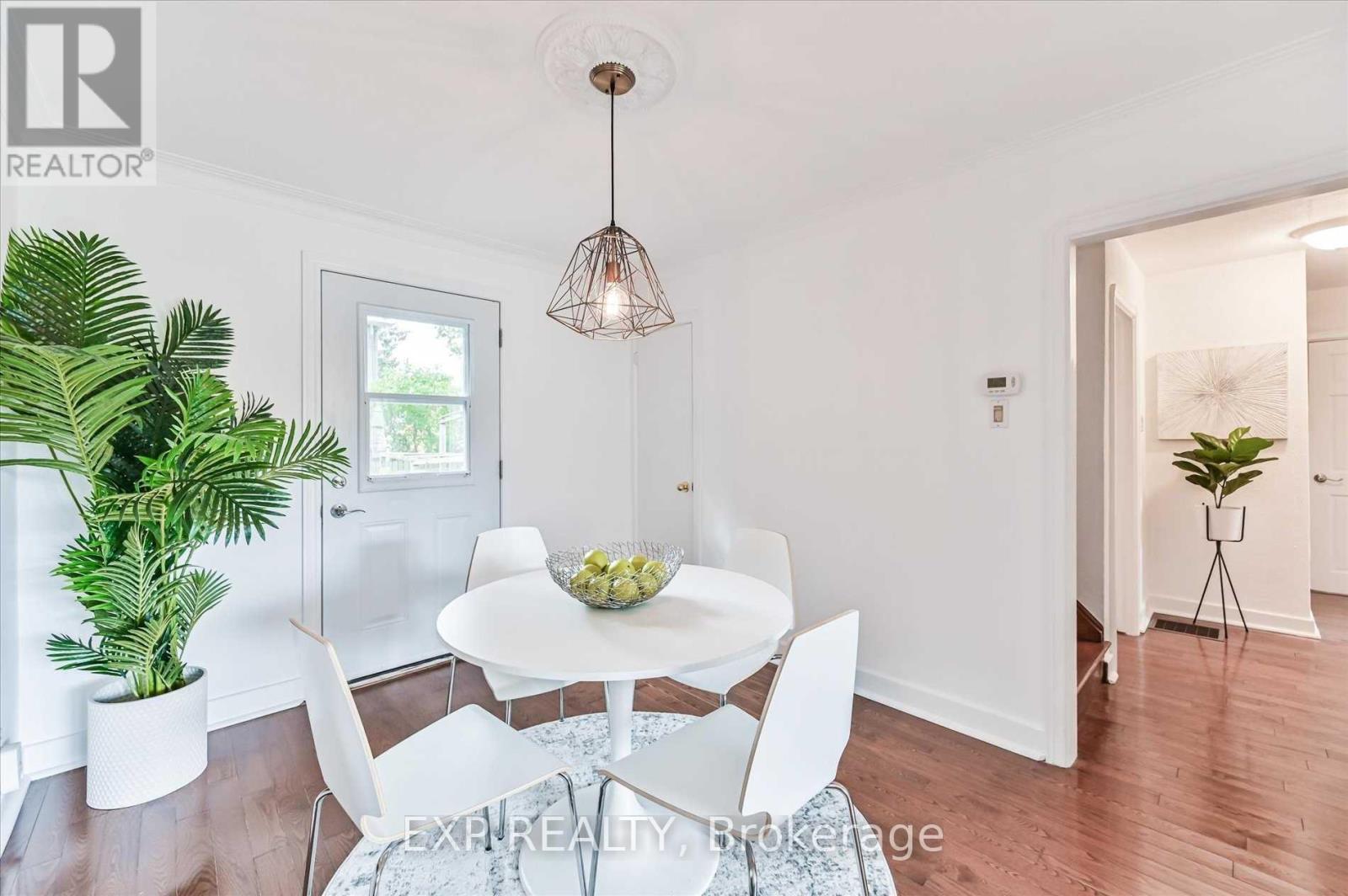 40 Plaxton(Upper Level) Drive, Toronto, Ontario  M4B 2P9 - Photo 12 - E12577404