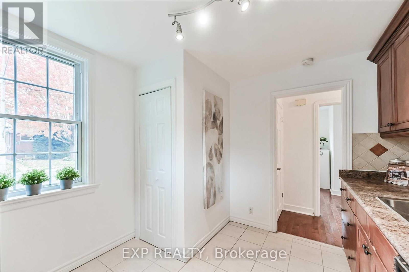 40 Plaxton(Upper Level) Drive, Toronto, Ontario  M4B 2P9 - Photo 14 - E12577404