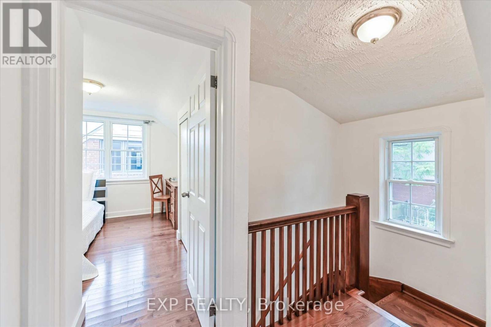 40 Plaxton(Upper Level) Drive, Toronto, Ontario  M4B 2P9 - Photo 15 - E12577404