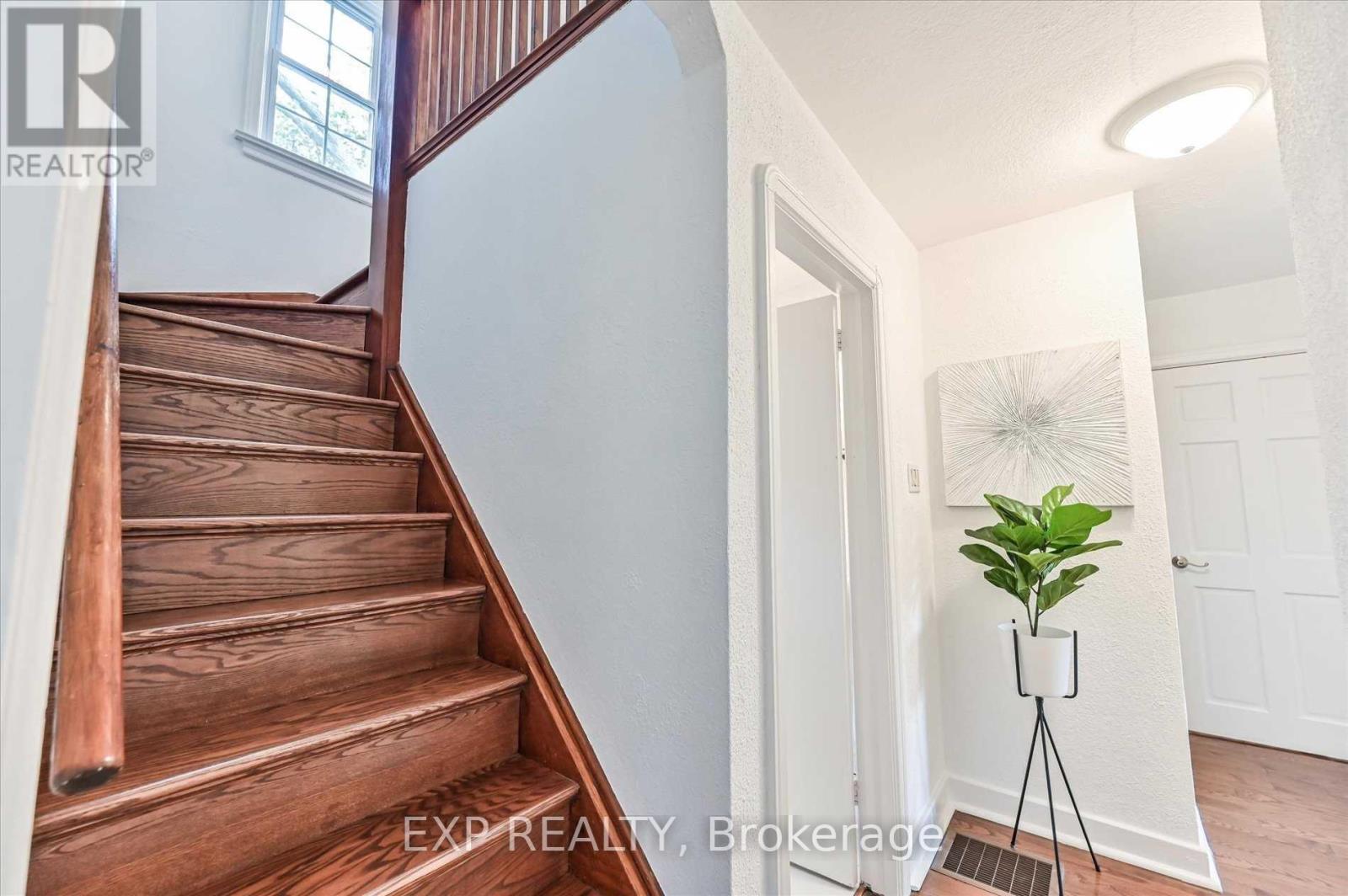 40 Plaxton(Upper Level) Drive, Toronto, Ontario  M4B 2P9 - Photo 18 - E12577404