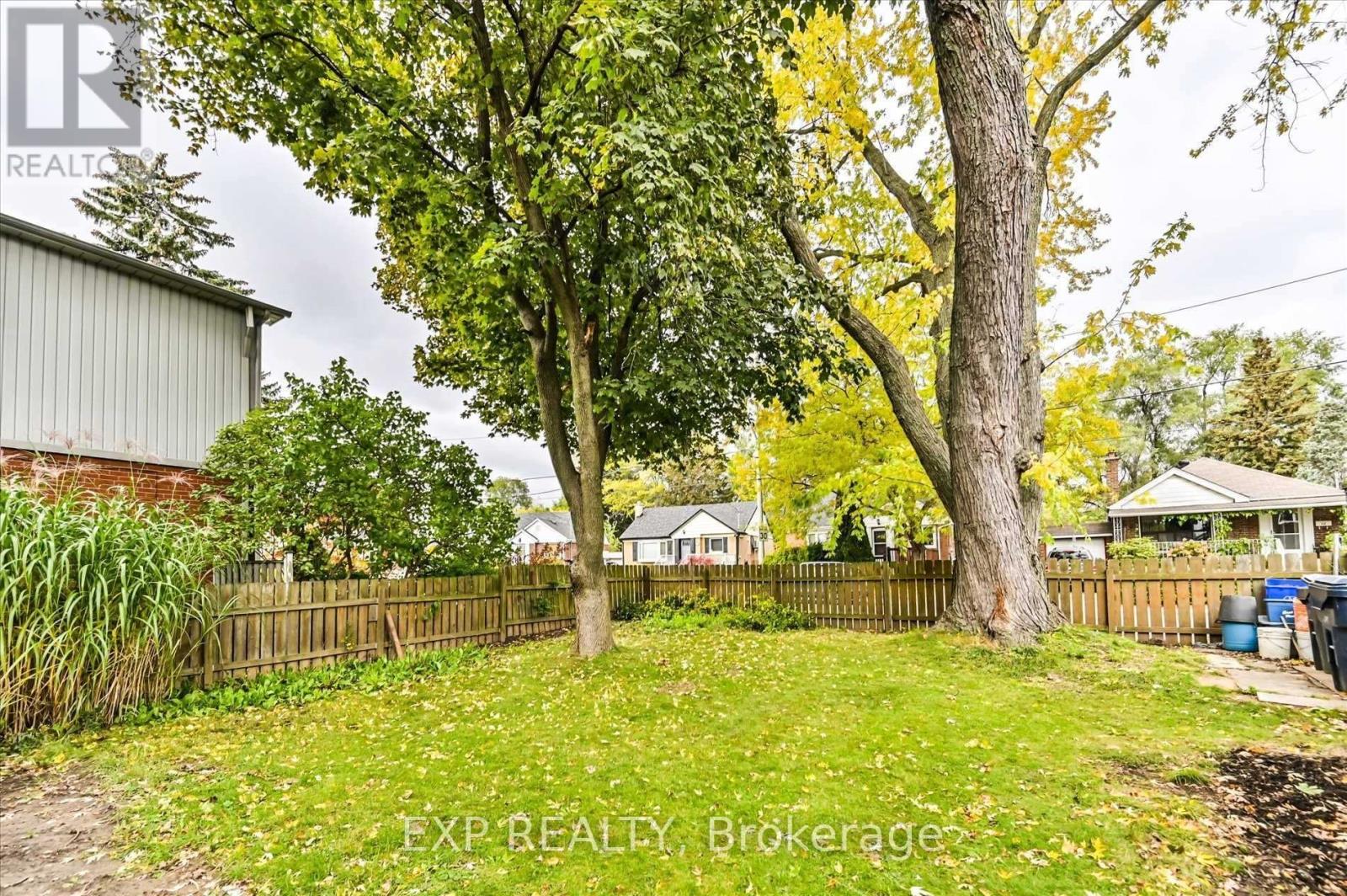 40 Plaxton(Upper Level) Drive, Toronto, Ontario  M4B 2P9 - Photo 24 - E12577404