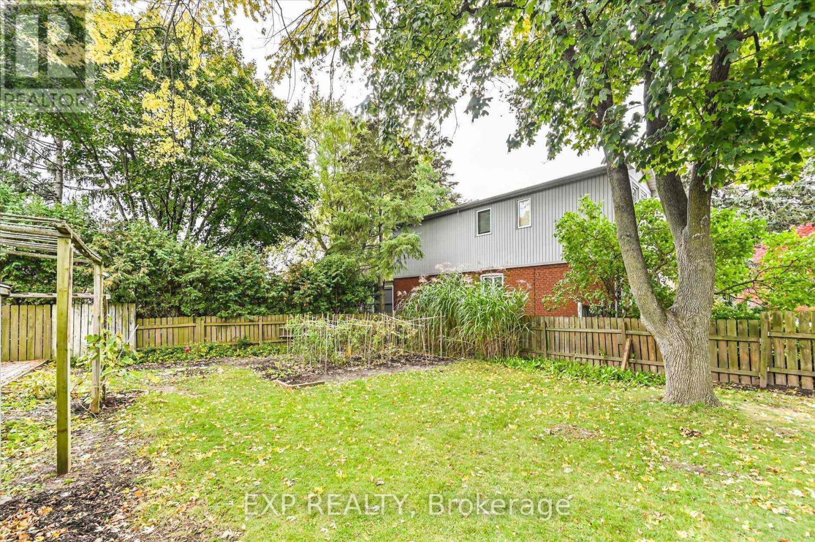 40 Plaxton(Upper Level) Drive, Toronto, Ontario  M4B 2P9 - Photo 26 - E12577404