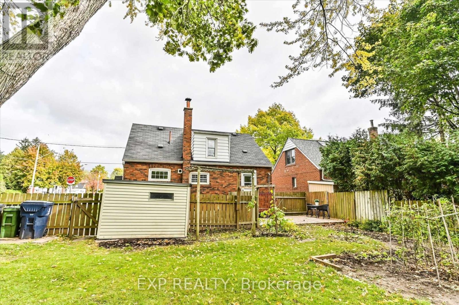 40 Plaxton(Upper Level) Drive, Toronto, Ontario  M4B 2P9 - Photo 27 - E12577404