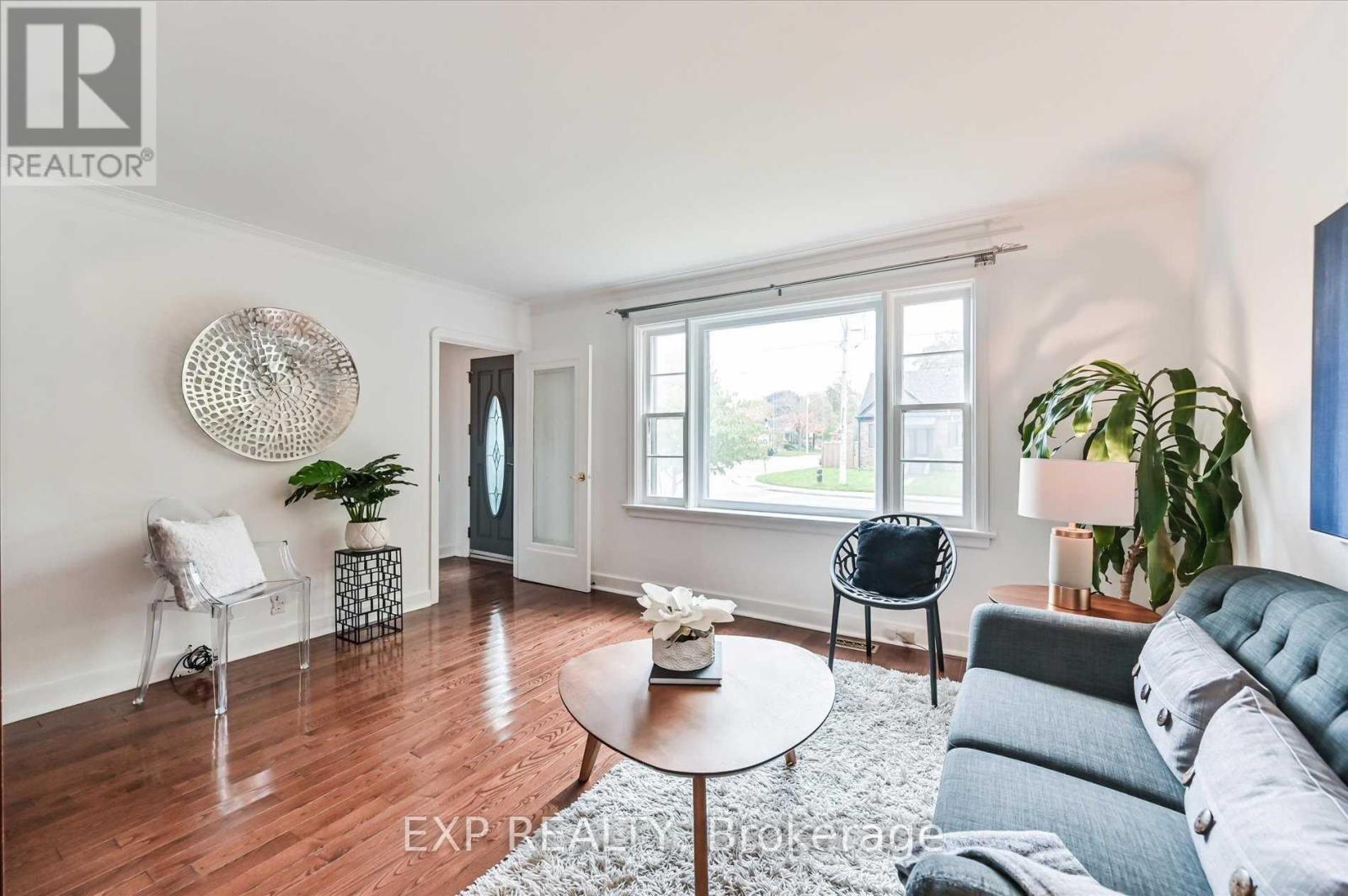 40 Plaxton(Upper Level) Drive, Toronto, Ontario  M4B 2P9 - Photo 6 - E12577404