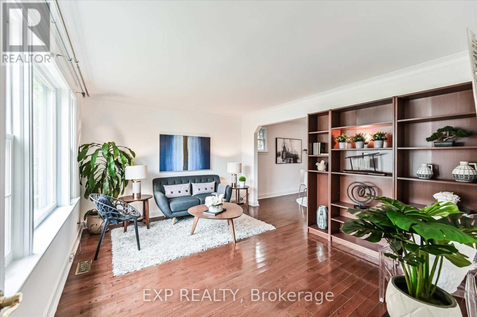 40 Plaxton(Upper Level) Drive, Toronto, Ontario  M4B 2P9 - Photo 7 - E12577404