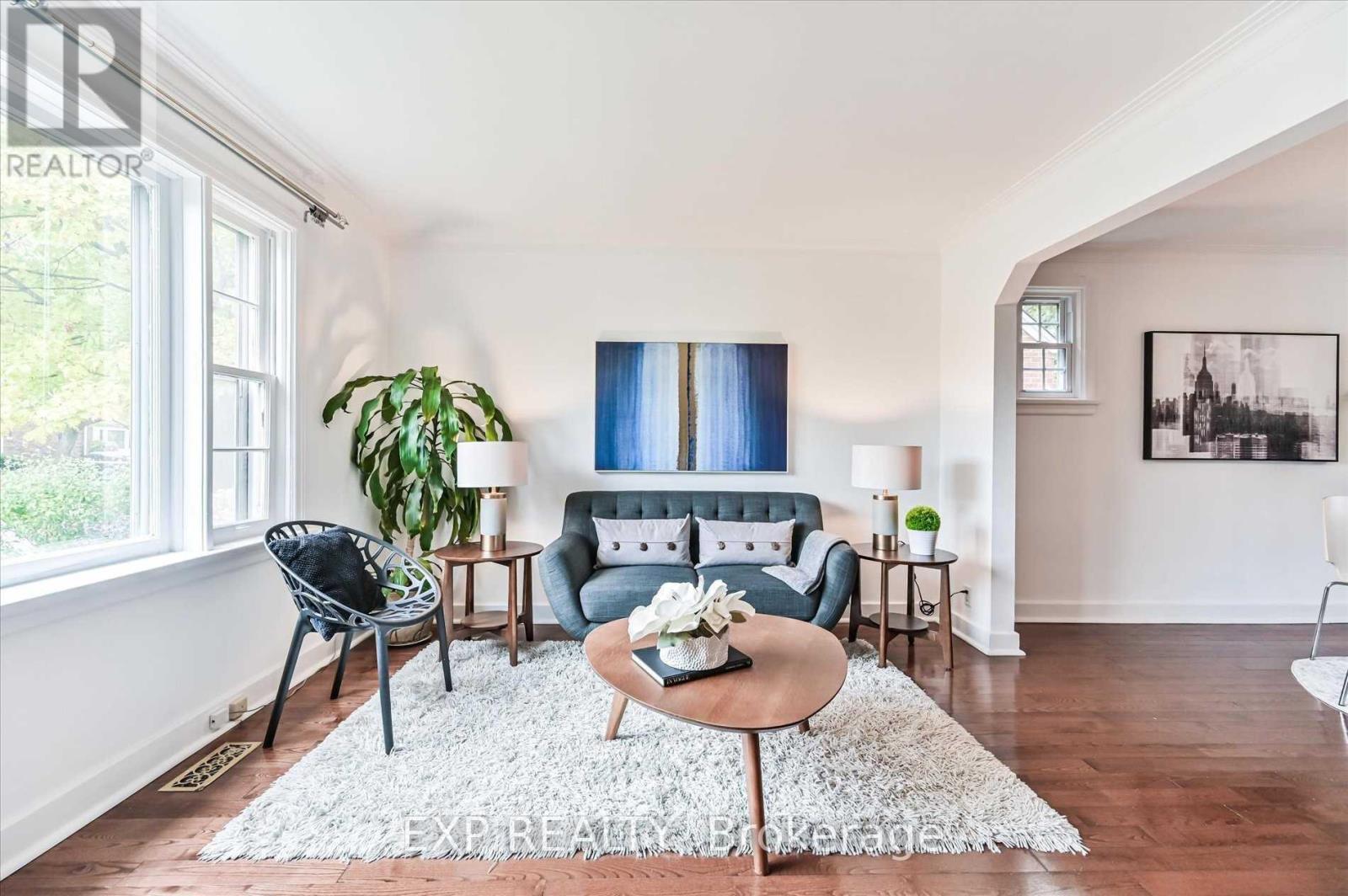 40 Plaxton(Upper Level) Drive, Toronto, Ontario  M4B 2P9 - Photo 8 - E12577404