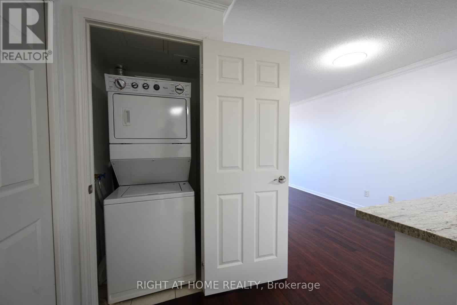 910 - 61 Heintzman Street, Toronto, Ontario  M6P 5A2 - Photo 14 - W12577386