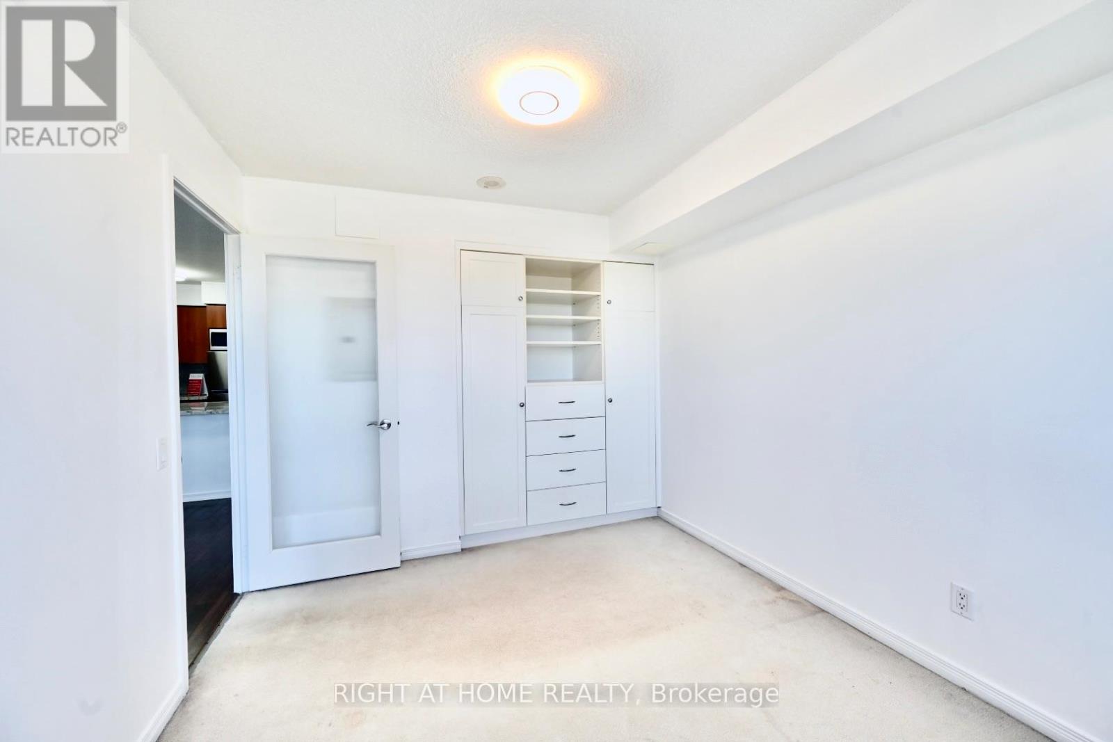 910 - 61 Heintzman Street, Toronto, Ontario  M6P 5A2 - Photo 5 - W12577386