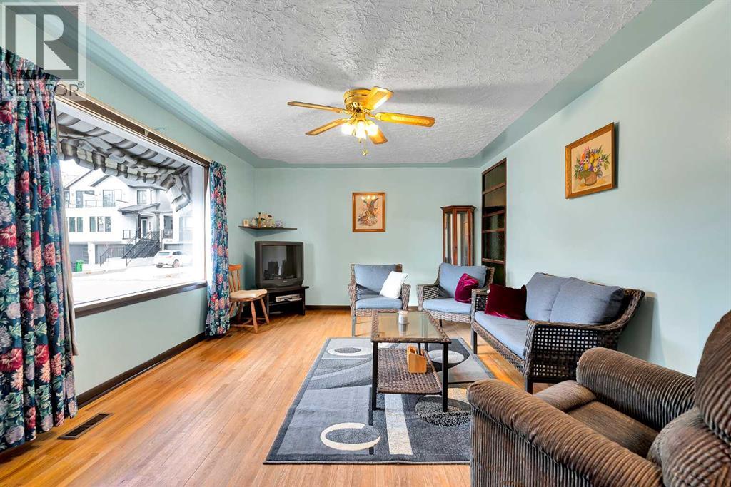 722 24a Street Nw, Calgary, Alberta  T2N 2S4 - Photo 5 - A2270199