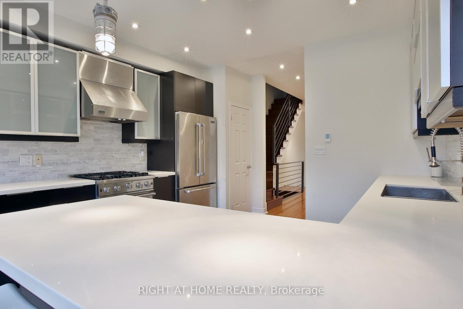 49 Natalie Place, Toronto, Ontario  M4M 3P6 - Photo 10 - E12577422