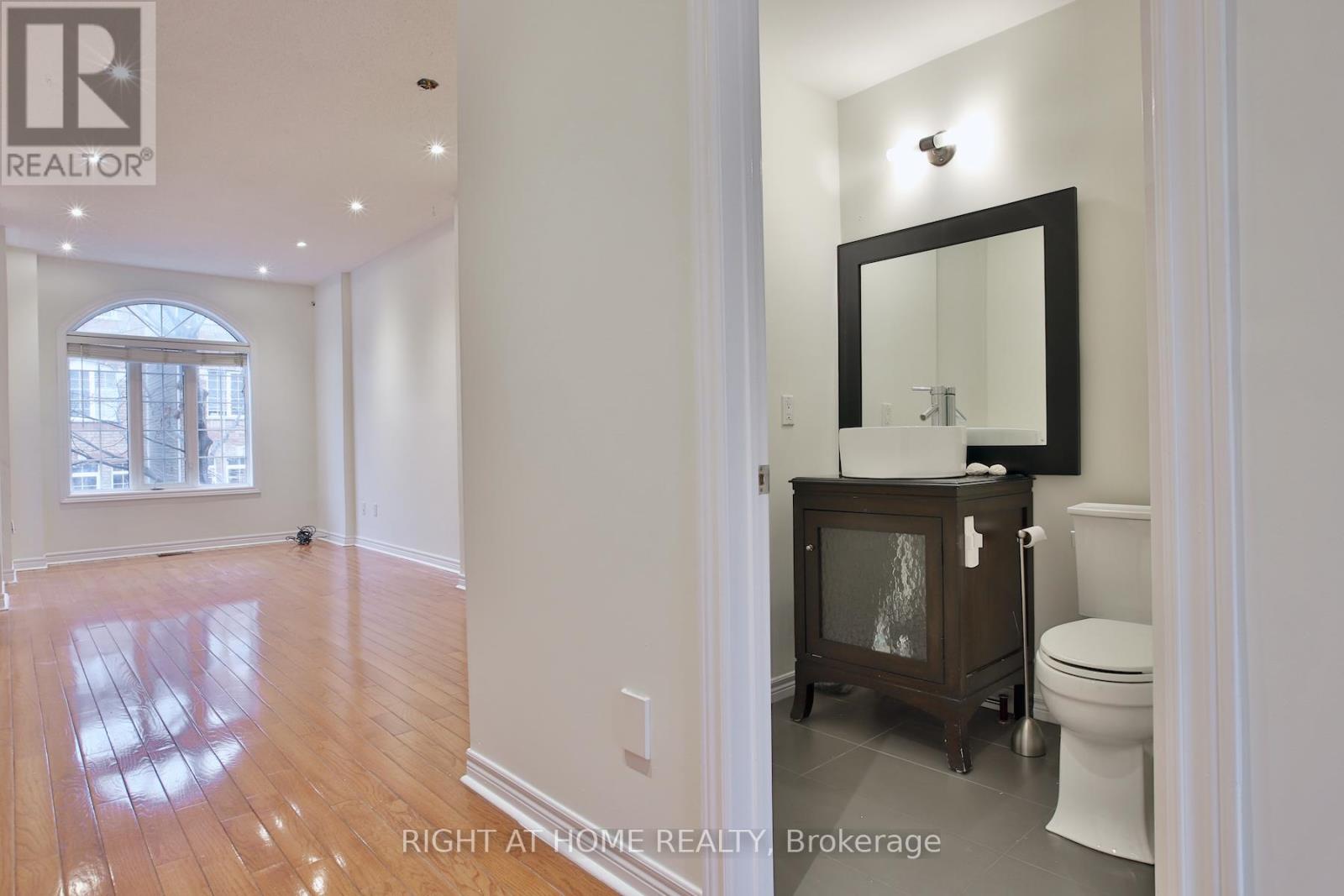 49 Natalie Place, Toronto, Ontario  M4M 3P6 - Photo 12 - E12577422